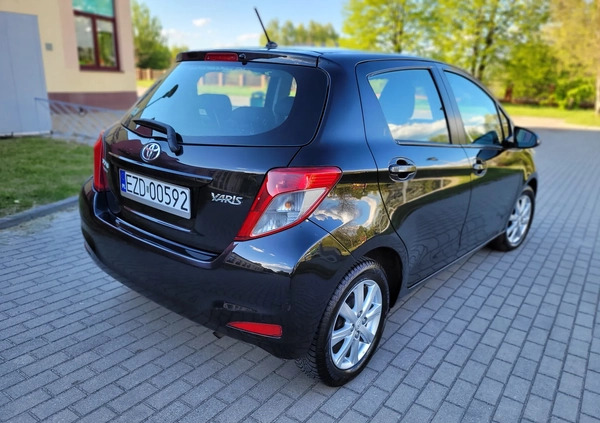 Toyota Yaris cena 30900 przebieg: 54100, rok produkcji 2014 z Radziejów małe 106